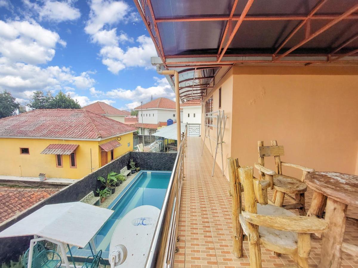 Villa Samsu By Puncak Holiday Cianjur Buitenkant foto