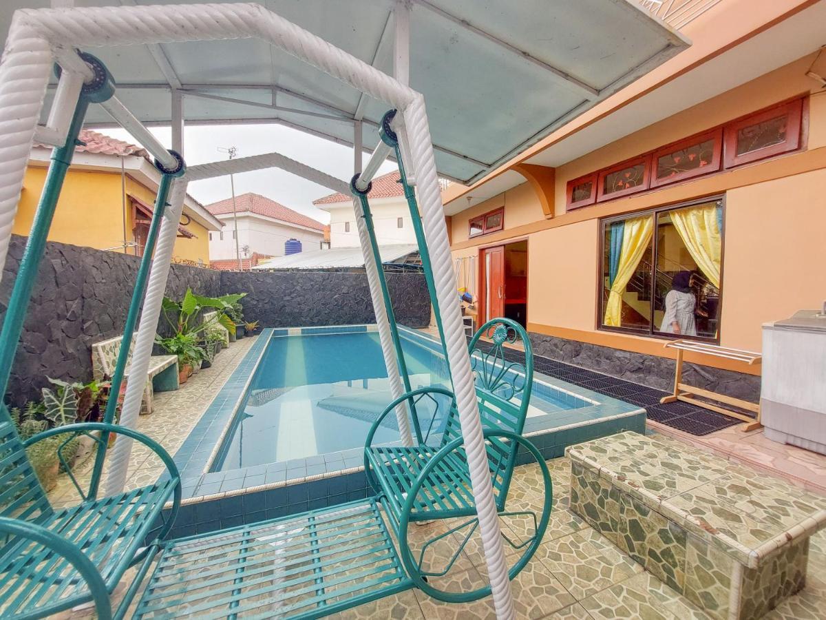 Villa Samsu By Puncak Holiday Cianjur Buitenkant foto